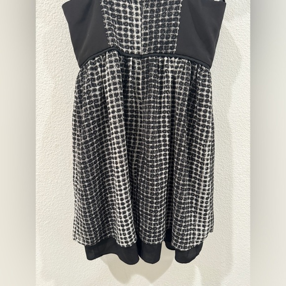 BCBGGeneration Y2K Babydoll Abstract Polka Dot Black Grey Mini Dress Size 0 - Picture 12 of 16